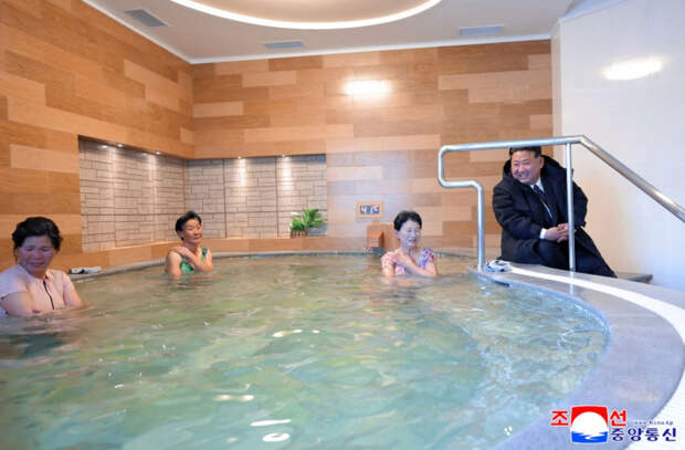 Опубликованы фото Ким Чен Ына в сауне