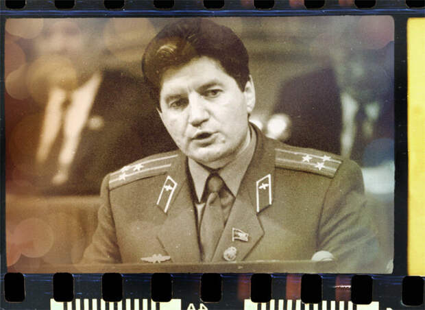 Чёрный полковник» : как сложилась судьба Виктора Алксниса, депутата из 1990-х | Замочная скважина-news | Яндекс Дзен