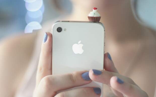 apple-iphone-4-telefon-ruki