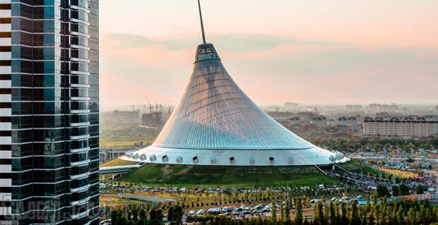 Казахстан, Астана, ТРЦ Хан Шатыр, торгово-развлекательный центр в Астане, проекты Нормана Фостера, шанский шатер, лучшие экоздания мира, достопримечательности Астаны, шопинг в Астане, развлечения в Астане, современная архитектура