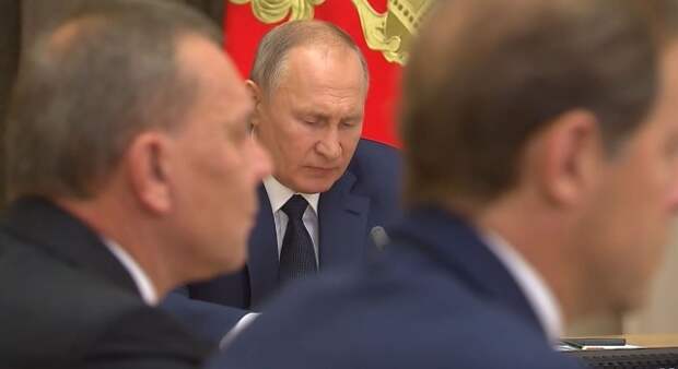 О чём Путин совещался с Минобороны?