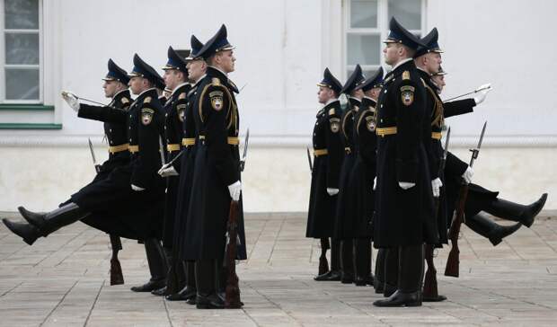 В московском Кремле открывается 11-й сезон развода караулов В московском Кремле открывается 11-й сезон развода караулов