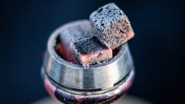 Священник Лях: забившая кальян на куличе девушка действовала намеренно и глупо