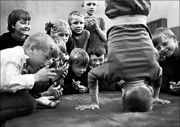 черно-белое фото советских детей