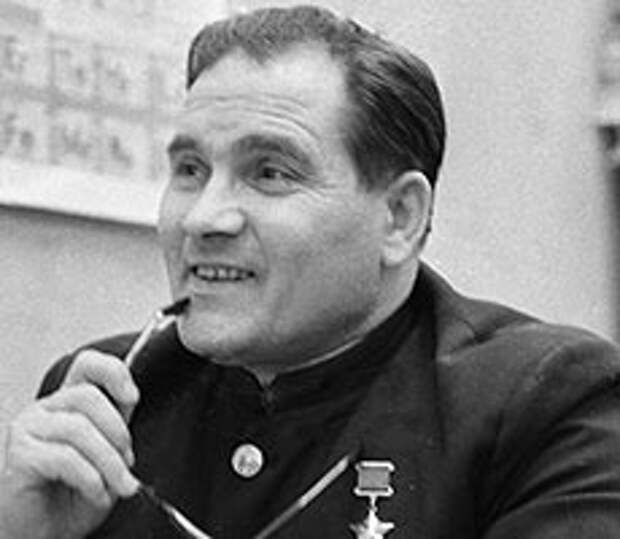 Герой Советского Союза летчик Михаил Девятаев. Фото: Владимир Акимов / РИА Новости www.ria.ru