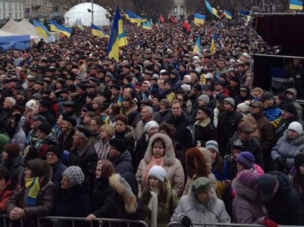 В центре Киева четыре тысячи протестующих потребовали европейского уровня жизни В центре Киева четыре тысячи протестующих потребовали европейского уровня жизни