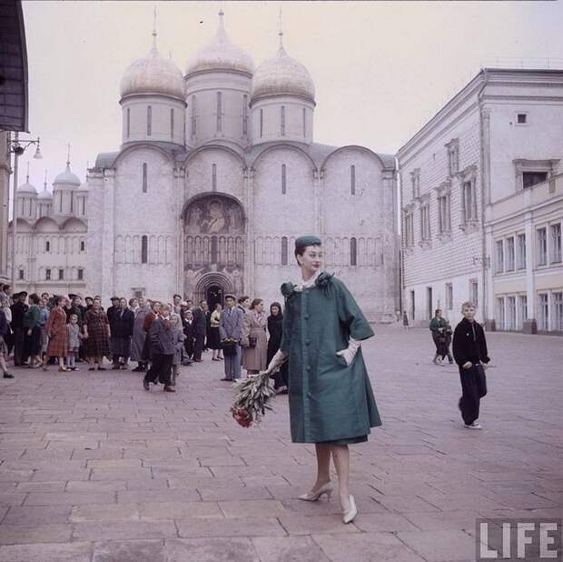 Christian Dior в Москве. 1959 год. (30 фото)