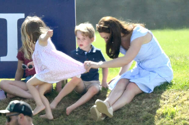 Принцесса Шарлотта, принц Джордж и Кейт Миддлтон