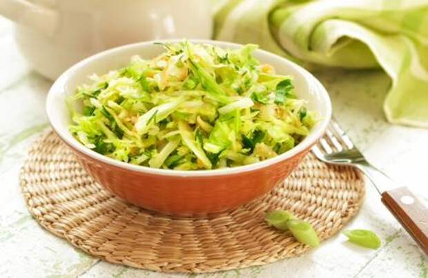 Салат с капустой и огурцом