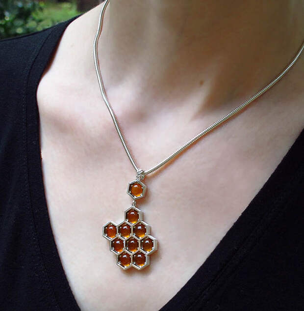 honeycomb-jewelry-bee-winged-lion-6