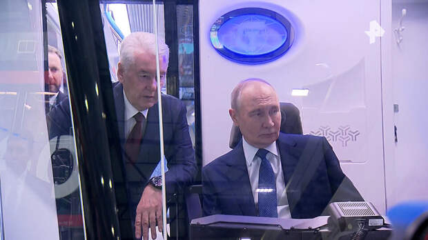 Путину показали беспилотный трамвай "Львенок"