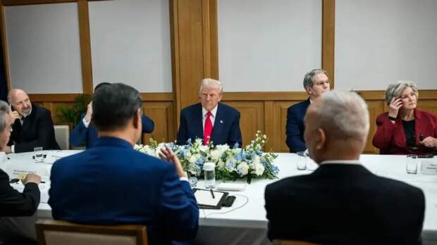 Трамп восстанавливает уничтоженный Си Цзиньпином авторитет за счет друга Орбана