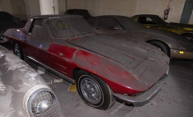 36 спорткаров Corvette простояли без надобности 26 лет 36 спорткаров Corvette простояли без надобности 26 лет chevrolet, corvette, коллекция