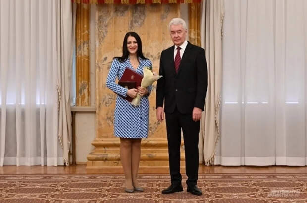 Сергей Собянин вручил премию города корреспонденту «АиФ» Ольге Шаблинской