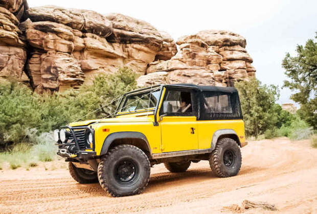 Land Rover Defender 90. Land Rover Defender 90.