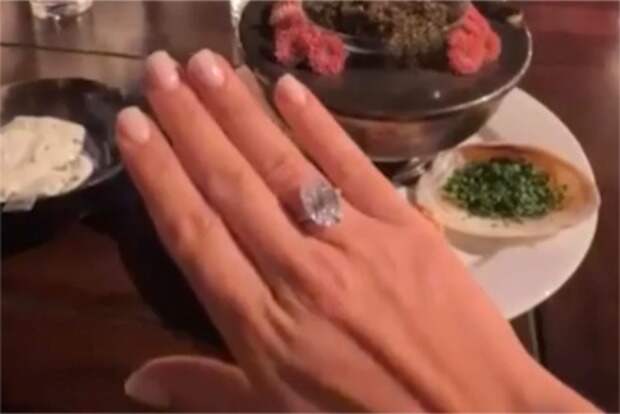 Первая ракетка мира Соболенко показала помолвочное кольцо за 231 миллион рублей