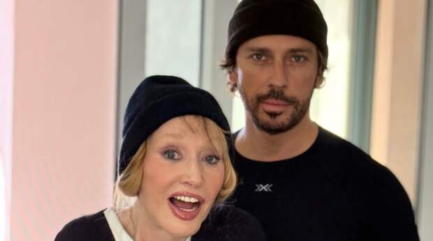 Пугачева отправилась на вечеринку после отъезда Галкина*