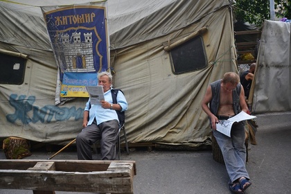 Протестующие на Майдане установили палатки и объявили голодовку