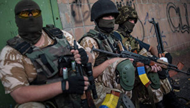 Солдаты украинской армии из батальона Донбасс. Архивное фото Солдаты украинской армии из батальона Донбасс. Архивное фото