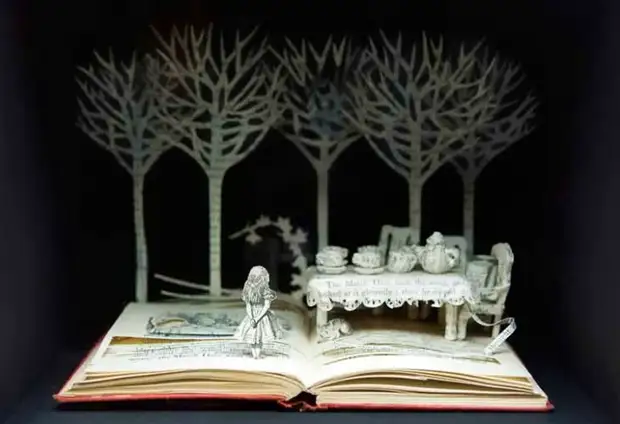 Бумажная скульптура Алисы в стране чудес от Сью Блэквелл. Фото