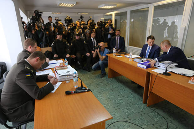 Адвокатам Януковича дали месяц на подготовку к судебным дебатам