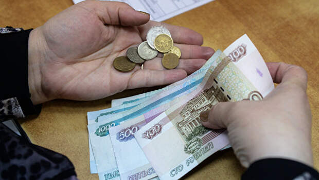Выплата пенсии в одном из отделений Почты России. Архивное фото