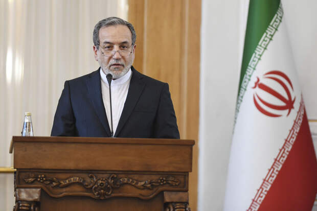 Аракчи: Тегеран атакует все близлежащие объекты США в случае удара по Ирану