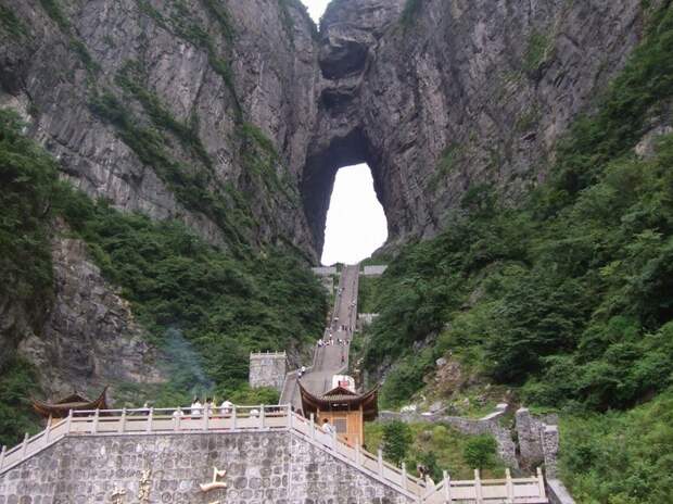 tianmen_mountain___hunan___china_travel (700x524, 166Kb)