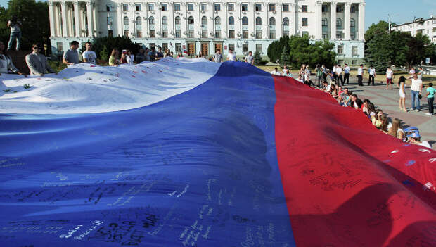 В Берне прошел митинг в поддержку присоединения Крыма к РФ