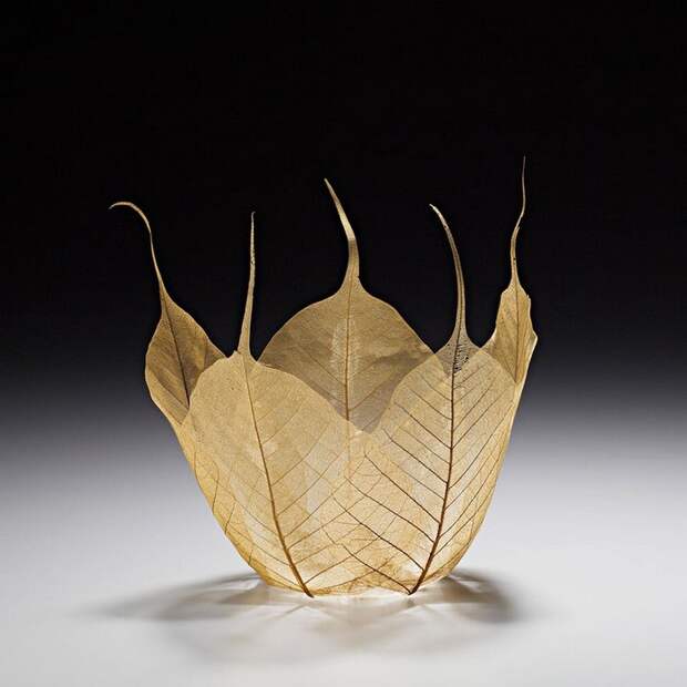 Невесомые чаши и вазы из скелетированных листьев: 