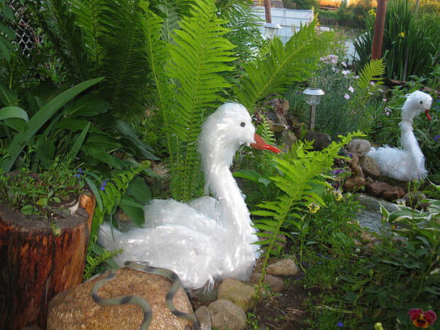 Украшения для сада своими руками. Лебедь из пластиковой пленки (плотного полиэтилена) отлично украсит садовое озеро в вашем дворе