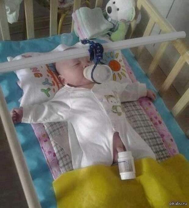 Пока мамы нет дома, папа облегчает себе жизнь) Пока мамы нет дома, папа облегчает себе жизнь)
