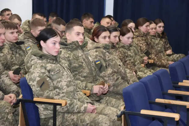 Украинский эксперт предложил готовить к службе в ВСУ воспитанников детских садов
