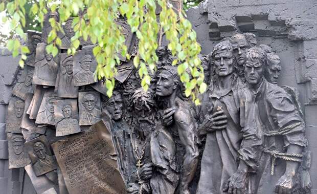 Открытие мемориала жертвам немецкого пересыльного лагеря в Вязьме