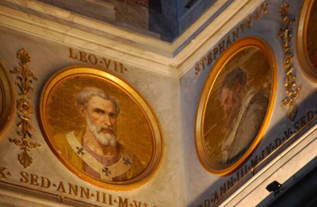 Папы середины X века: Лев VII и Стефан IX. | Фото: sofaarome.wordpress.com.