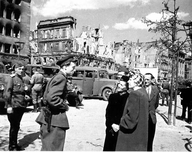 Падение Берлина на фотографиях весны 1945 года (35)