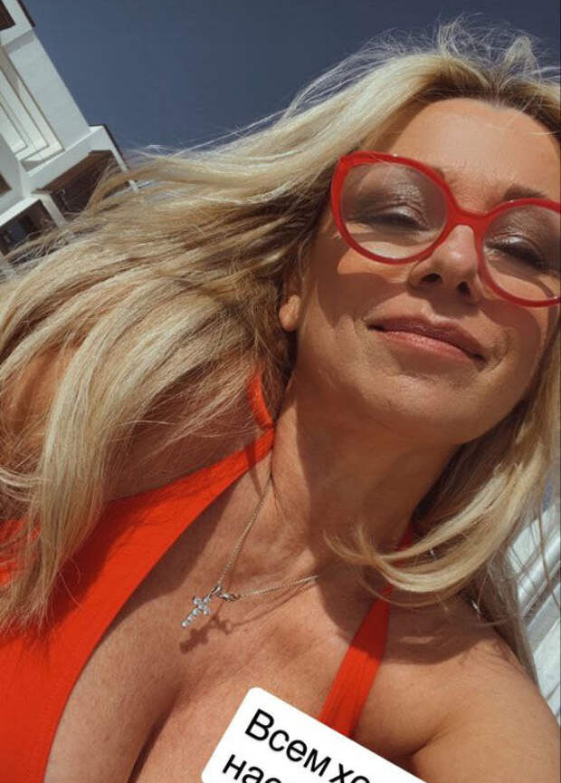 Певица Ирина Салтыкова снялась в бикини