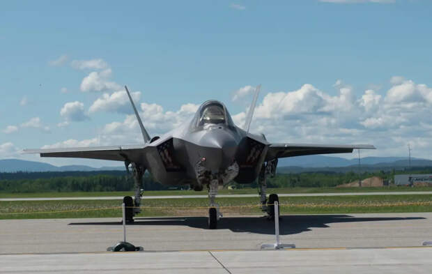 США во время переговоров перебросили ближе к Ирану более 50 истребителей