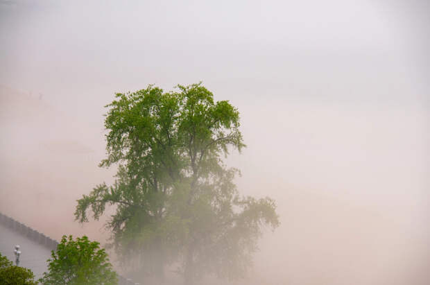 Дым от пожара на Кременчугском НПЗ растянулся на 140 км и дошел до Кривого Рога