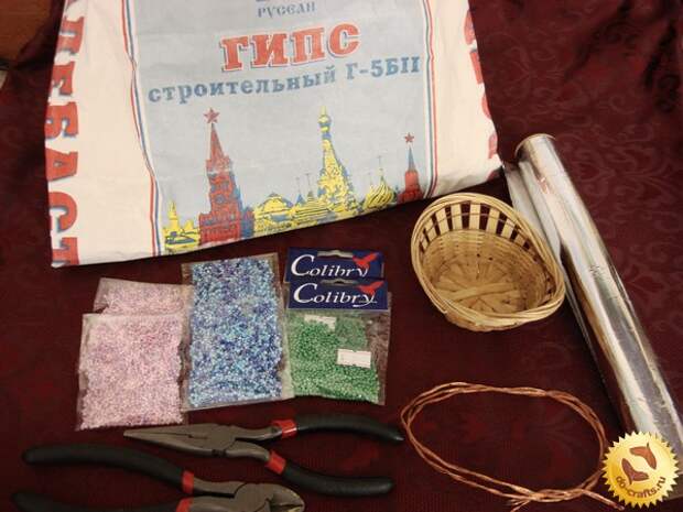 Цветы из бисера в корзинке 1
