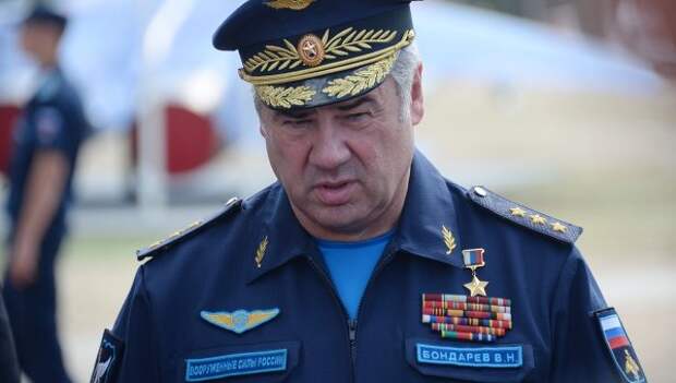 Главнокомандующий Военно-воздушными силами РФ генерал-полковник Виктор Бондарев. Архивное фото Главнокомандующий Военно-воздушными силами РФ генерал-полковник Виктор Бондарев. Архивное фото