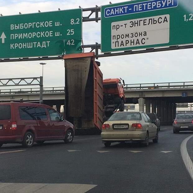 А хорошо встал, не правда ли? застрял, приколы