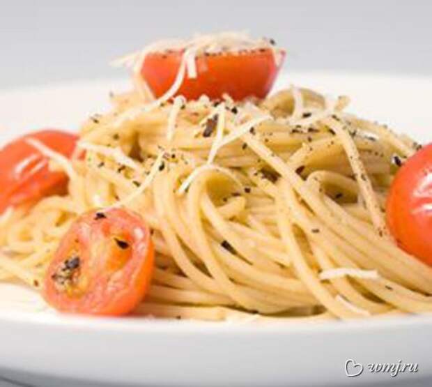 Спагетти с фетой и томатами