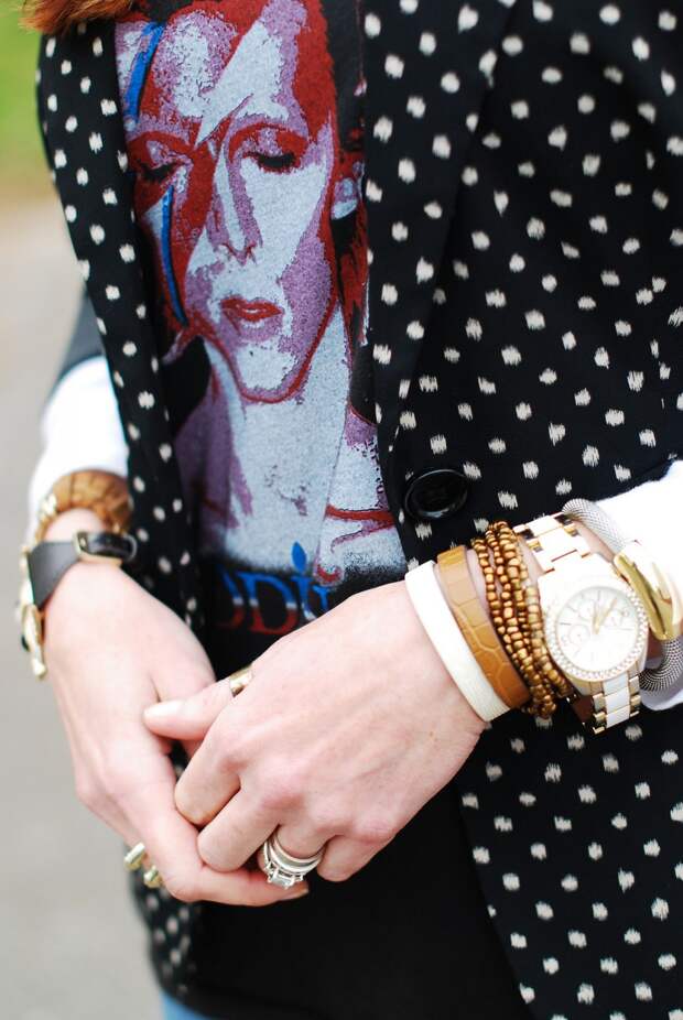 4 Ways to Wear a David Bowie t-shirt | With a polka dot blazer