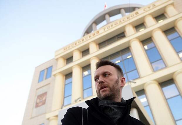 Навальный заплатит за честь сенатора Навальный заплатит за честь сенатора