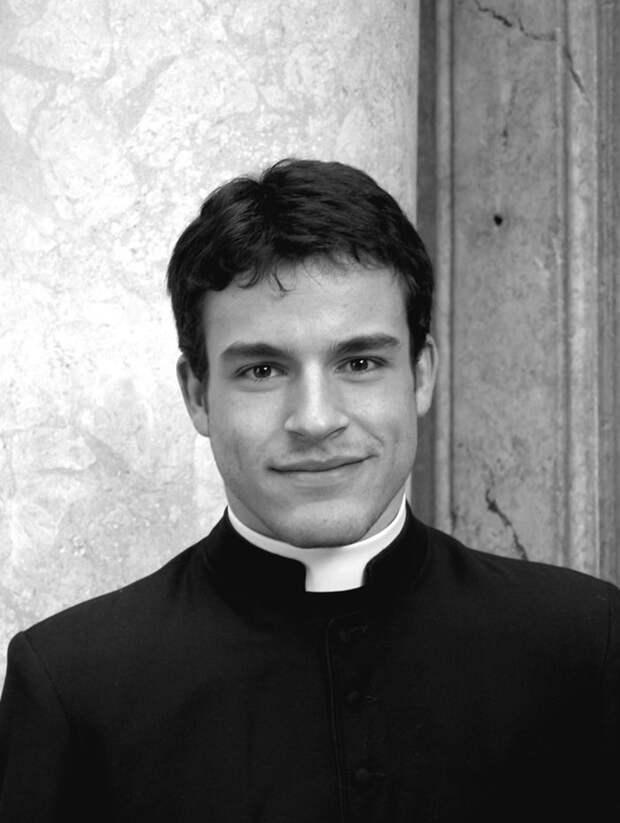 Молодые ватиканские священники «взорвали» Интернет снимками для Calendario Romano