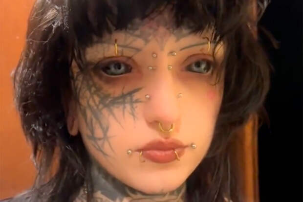 Тату-мастер закрасила белки глаз и сравнила себя с рыбой