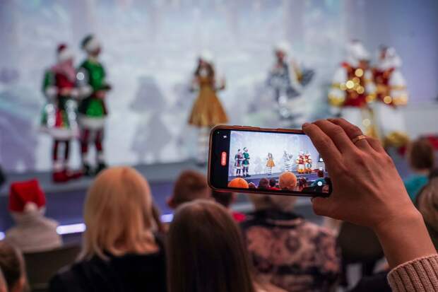 В Доме народного единства провели новогоднее шоу для детей СВО