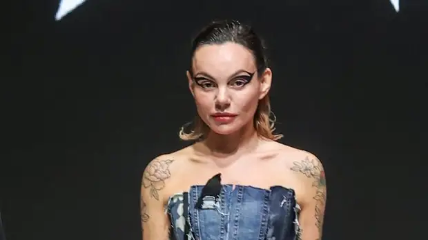 Маша Цигаль представила 30 модных образов, скроенных из ее собственной одежды и вещей близких друзей