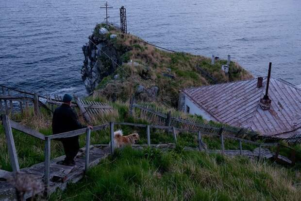 Документальный фотопроект о жизни и быте одинокого смотрителя маяка в Охотском море евгений серов, истории, маяк чирикова, смотритель маяка, фотографии